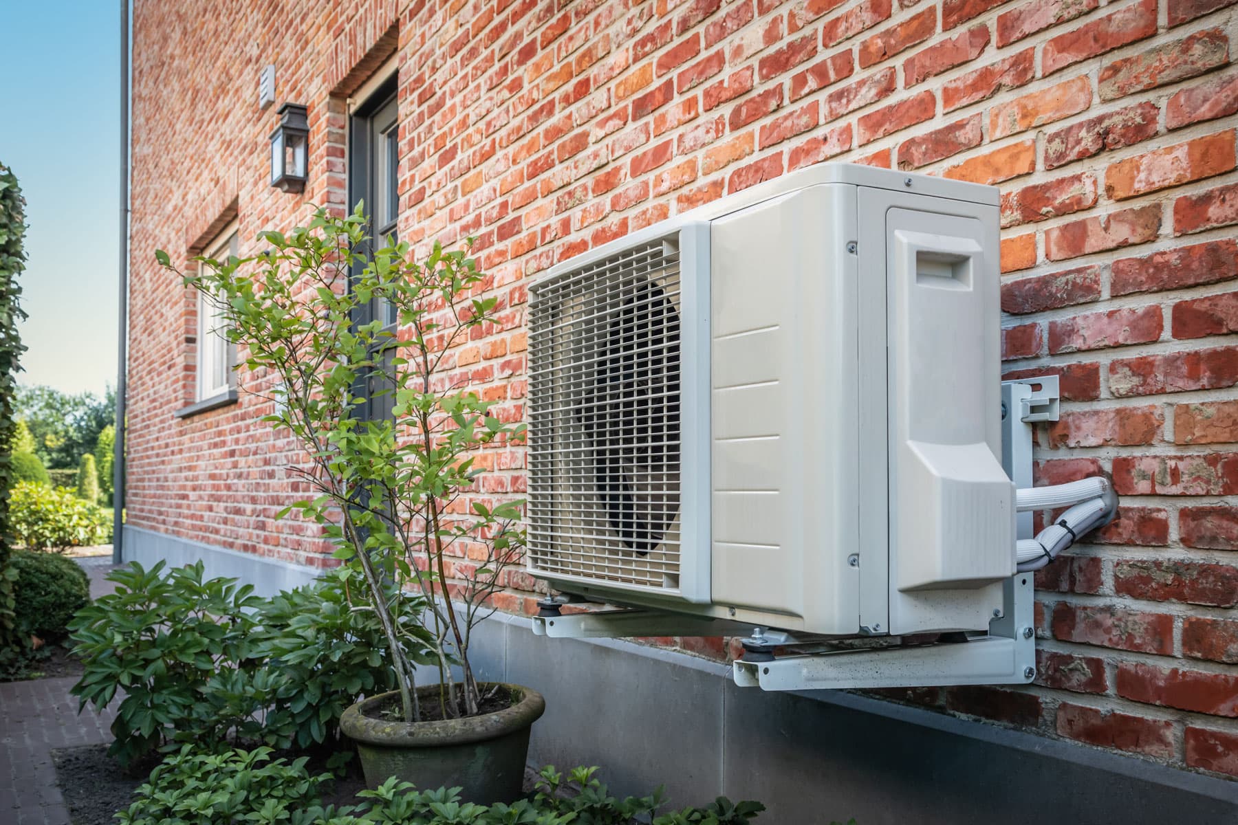 Heat pump service in Brookswood, BC